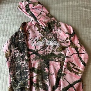 L women’s pink camo Cabela’s hoodie